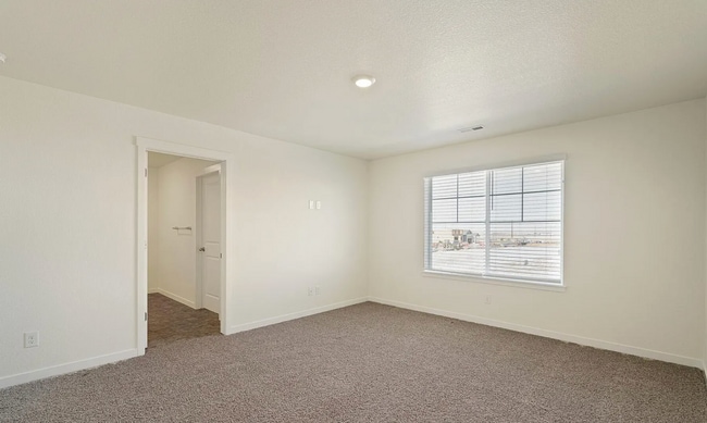 Building Photo - 482 3rd St