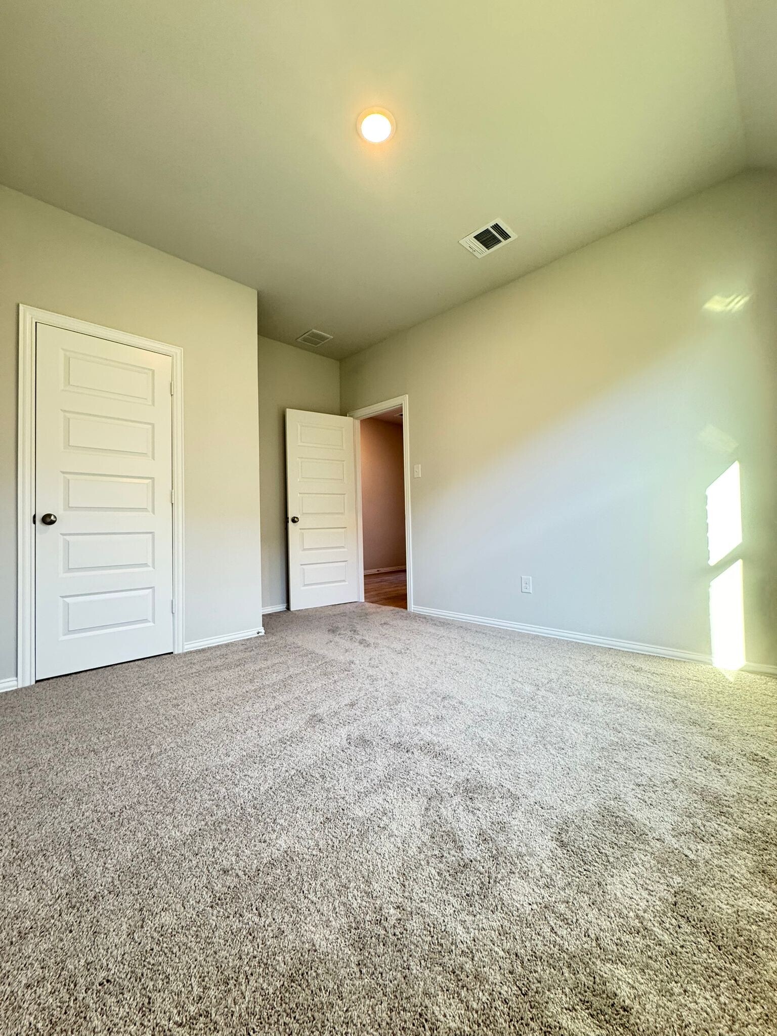 Building Photo - 2022 Sycamore Ridge Trl