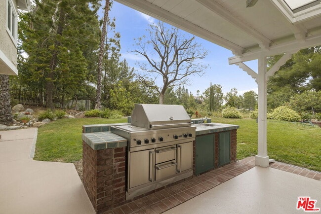 Building Photo - 4055 Nogales Dr