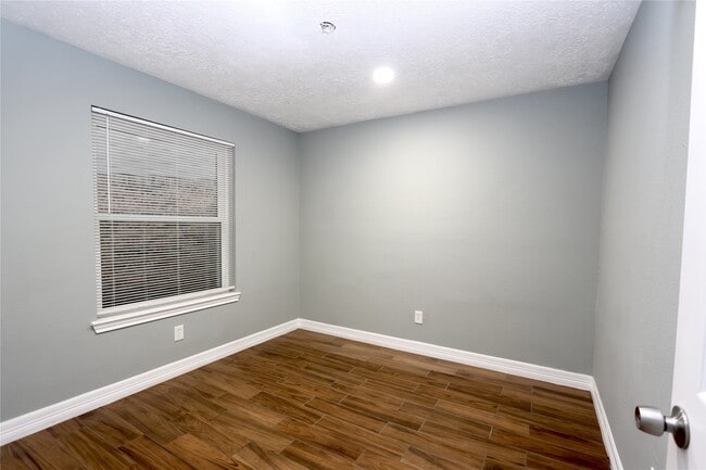 Building Photo - 16307 Hidden Gate Ct