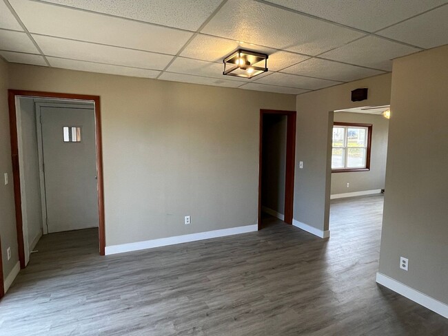 Building Photo - 4 Bed 2 Bath in Wausau! Deposit Special : ...