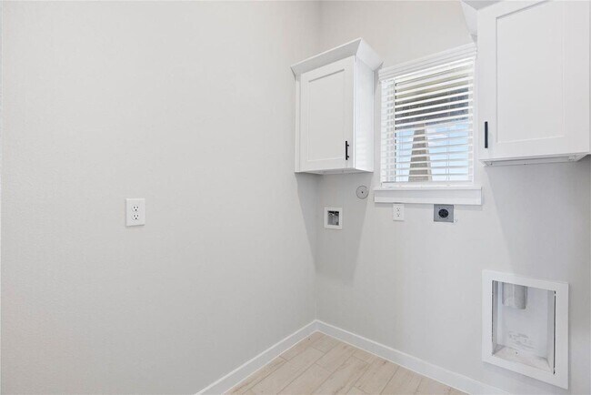 Building Photo - Elsinore Drive, Arcola, TX 77583 - 4 BR 3 BA single-family home