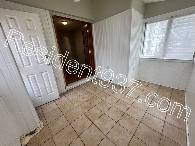 Building Photo - 3 Bed 1 Bath Home