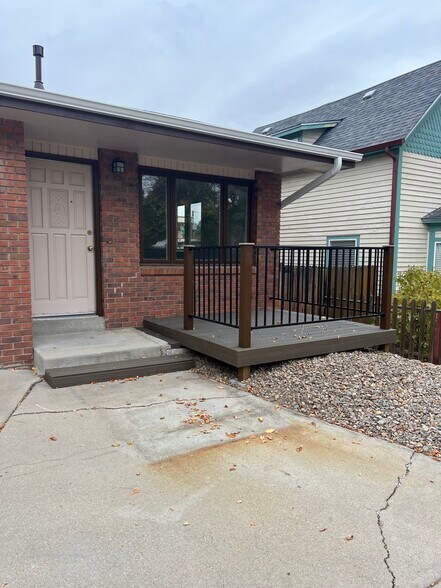 Building Photo - 1916 9th Ave