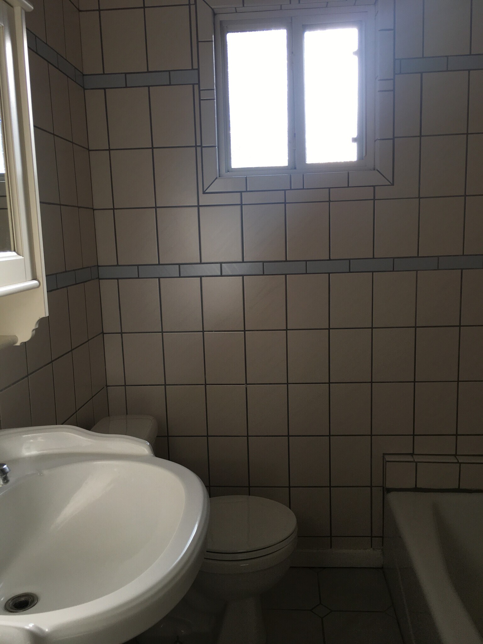 Building Photo - 1117 E California Ave