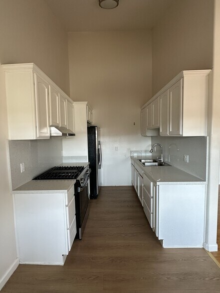 Kitchen - 1035 Myrtle Ave