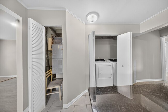 Building Photo - 415 Shabbona Dr