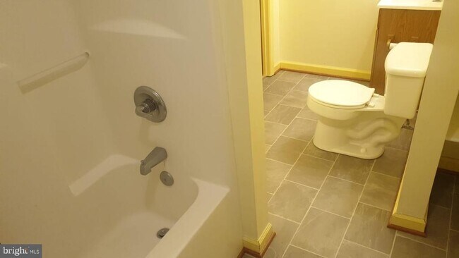 Building Photo - 9607 Laurel Oak Dr