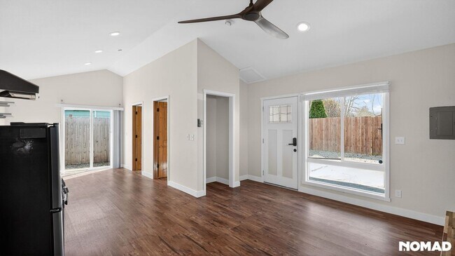 Building Photo - 1155 18th St NE