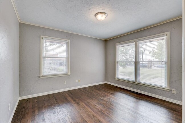 Building Photo - 1101 Bedford Dr