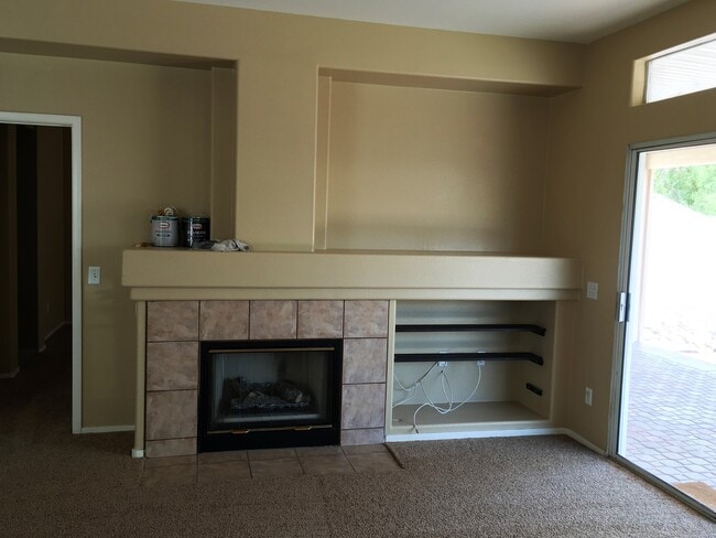 Building Photo - NW Single Story 3 Bedroom