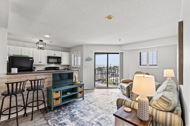 Building Photo - $2,000/month – Snowbird Rental, Oceanfront 2BR/2BA in Myrtle Beach Resort