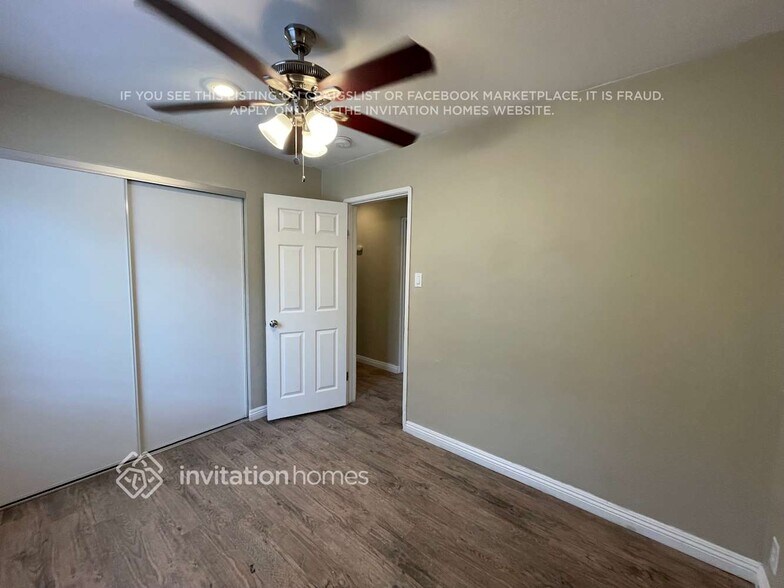 Building Photo - 3924 W 104th St