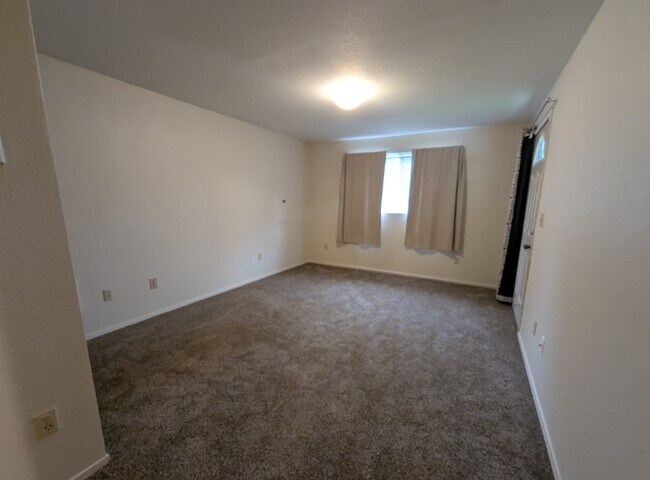 Building Photo - 1307 Eastside St NE