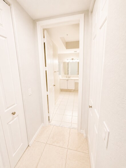 Building Photo - 1445 Mariposa Cir