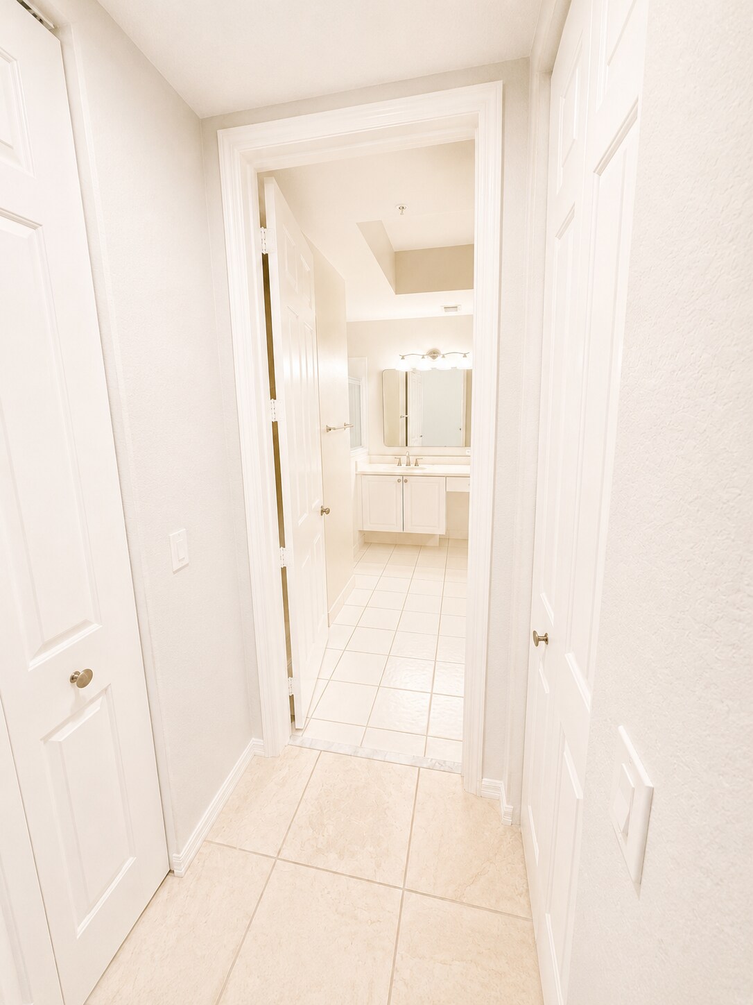 Building Photo - 1445 Mariposa Cir
