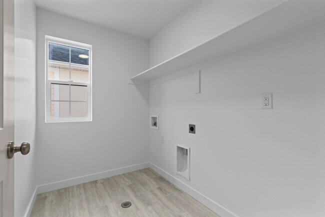 Building Photo - 1564 W 265 N