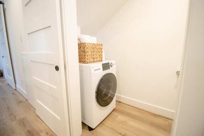 Building Photo - 3824 Fulton St