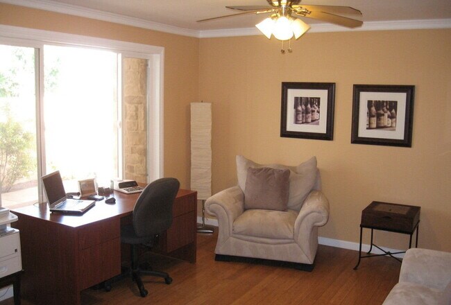 Building Photo - ASU Rooms for Rent – All Utilities Include...