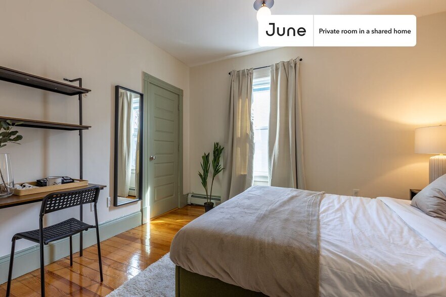 Building Photo - Room in Shared 4 bed/1 bath home