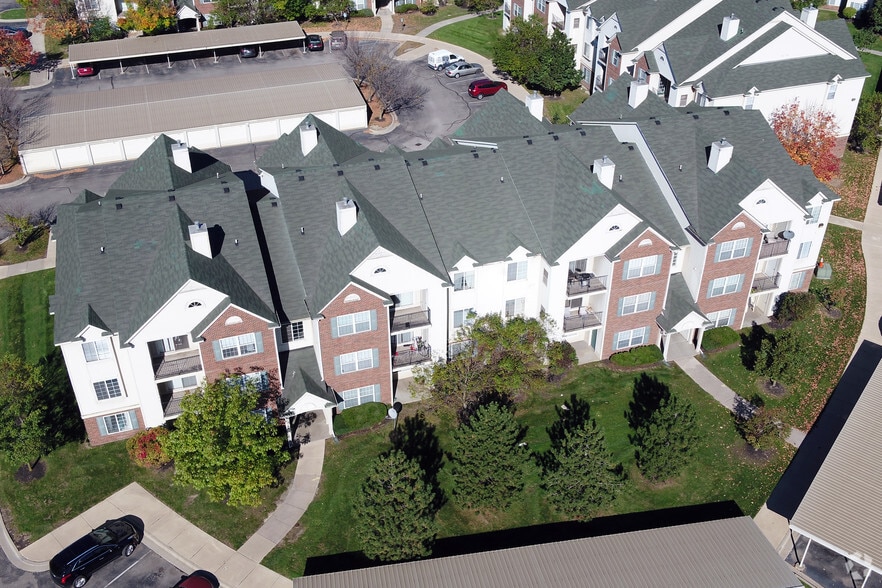 Exteriors - Lake Village of Fairlane