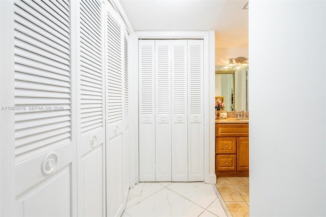 Building Photo - 18071 Biscayne Blvd