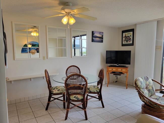 Building Photo - 2405 Kalanianaole St