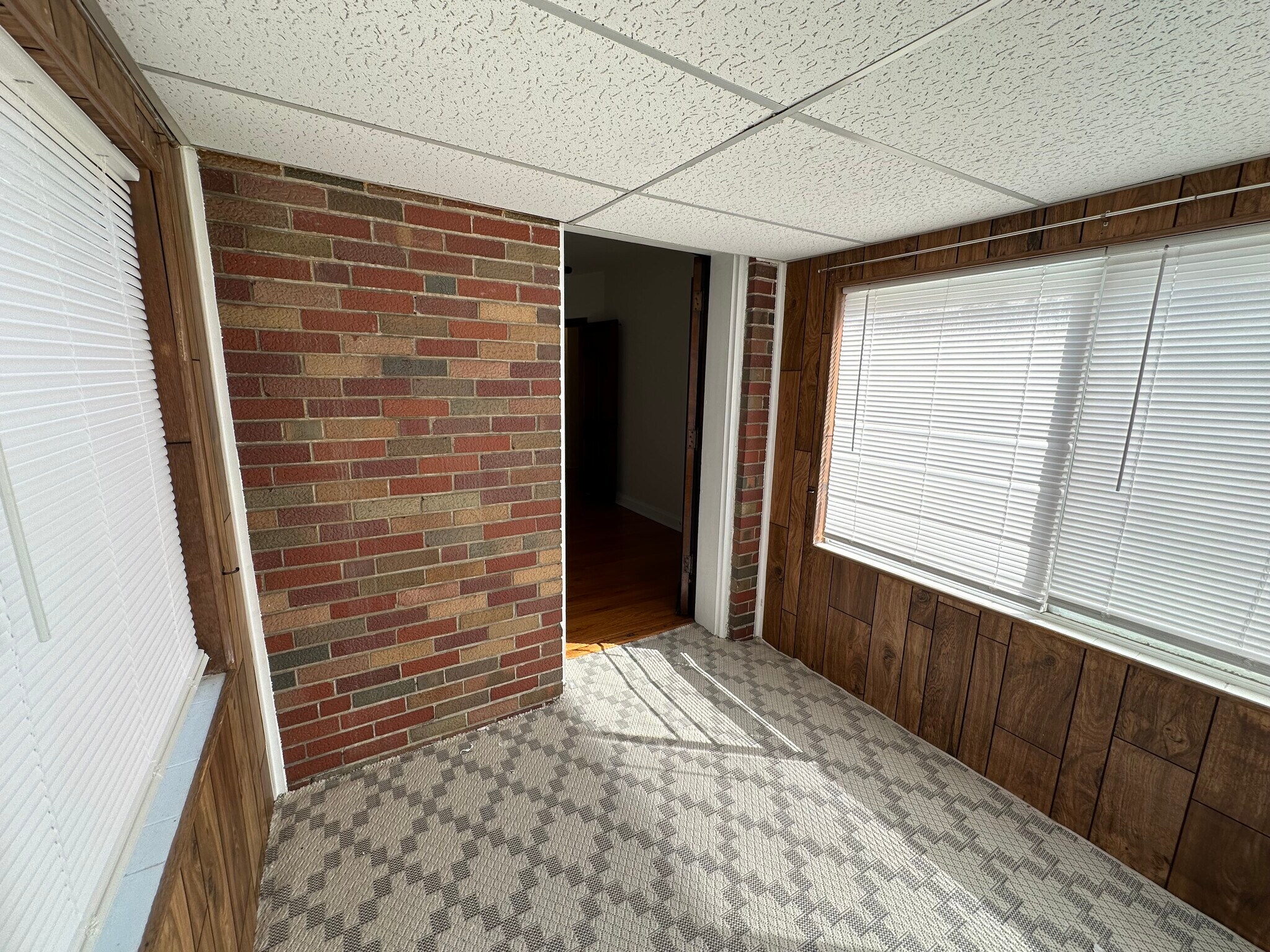 Building Photo - 6618-6620 Devonshire Ave