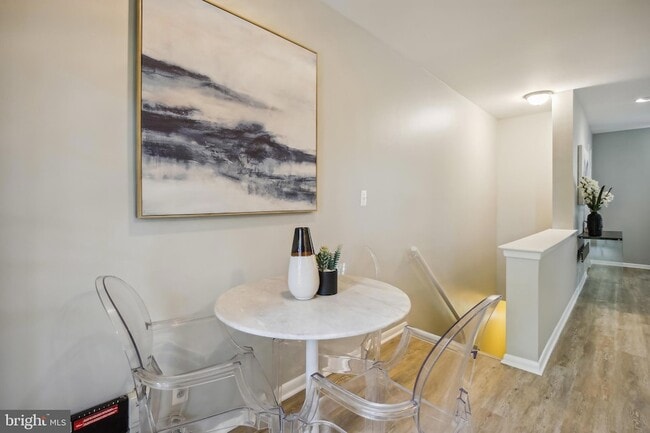 Building Photo - 2623 S Walter Reed Dr