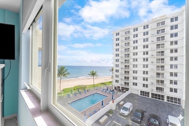 Building Photo - 3215 S Ocean Blvd