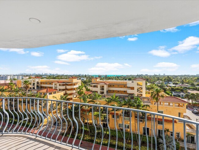 Building Photo - 8877 Collins Ave