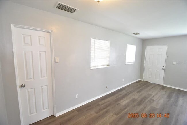 Building Photo - 5124 18th Ave N