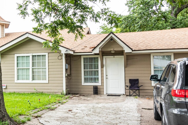 Building Photo - 304 Truman St,