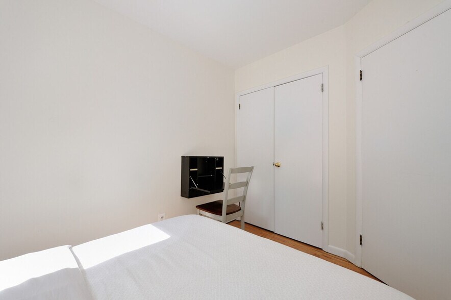 Building Photo - 356 W 37th St
