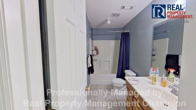 Building Photo - Spacious Home w/Community Access to Intra-...