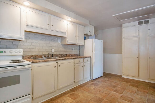 Building Photo - Coming Soon 3 Bedroom Ranch