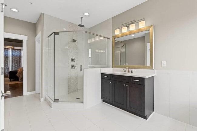 Building Photo - 971 Laurel Ct NE