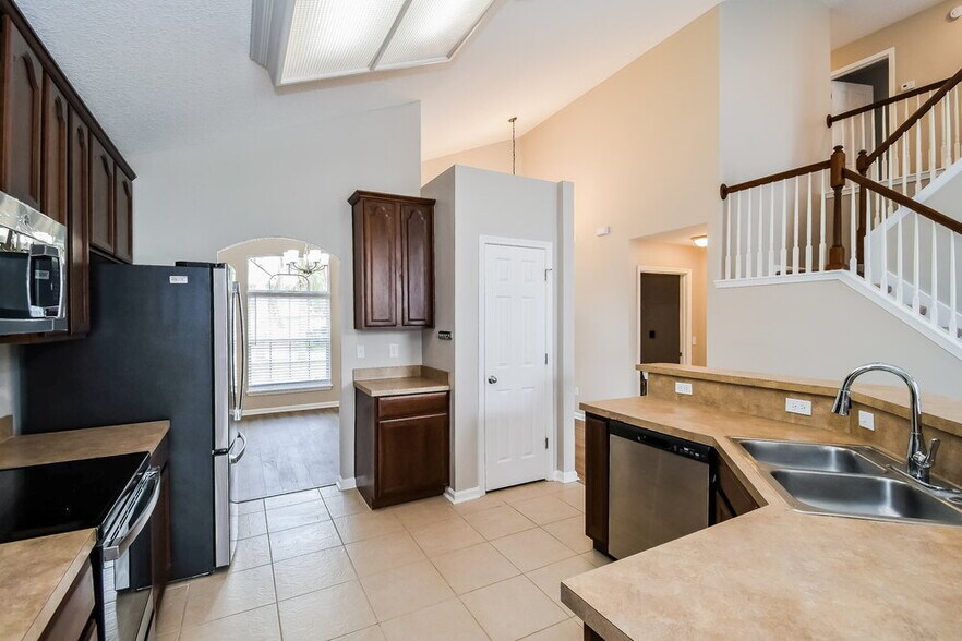 Building Photo - 12363 Guava Ct