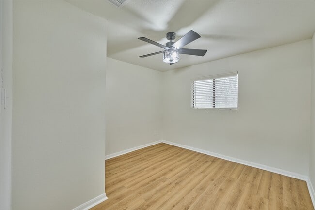 Building Photo - 31 Harbour Row Dr