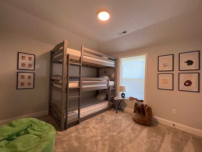 Building Photo - 24 Seth St