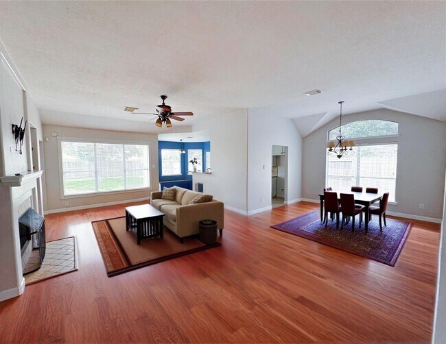 Building Photo - 19410 Bear Springs Dr