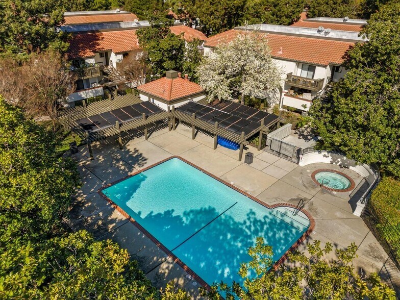 Building Photo - 612 San Conrado Ter