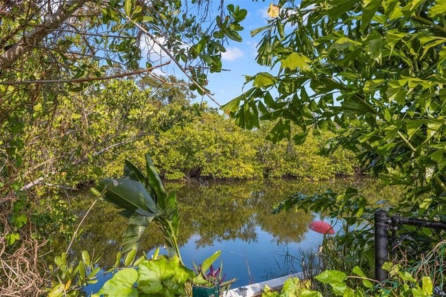 Building Photo - 3059 Hickory Dr