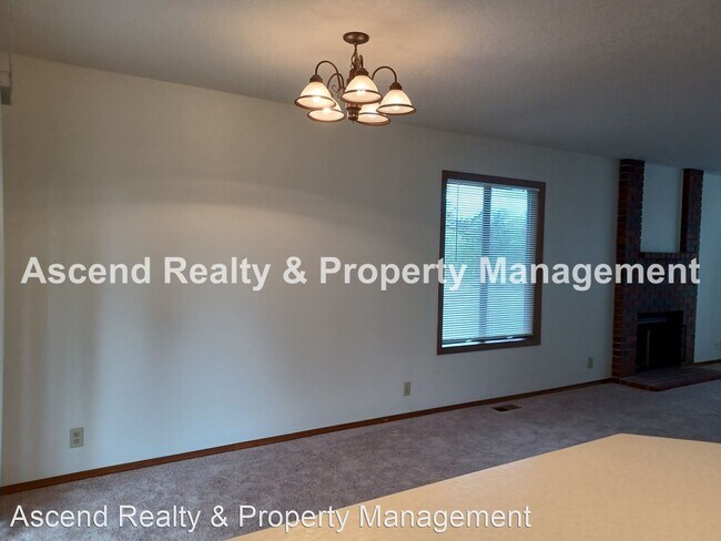 Building Photo - 3 br, 2 bath House - 10780 SW Summer Lake Dr