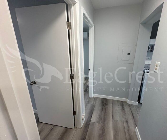 Building Photo - Roseville Lane Apartments