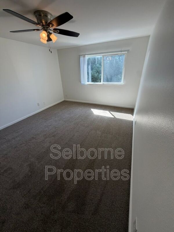 Building Photo - 407 Fairmount Ave