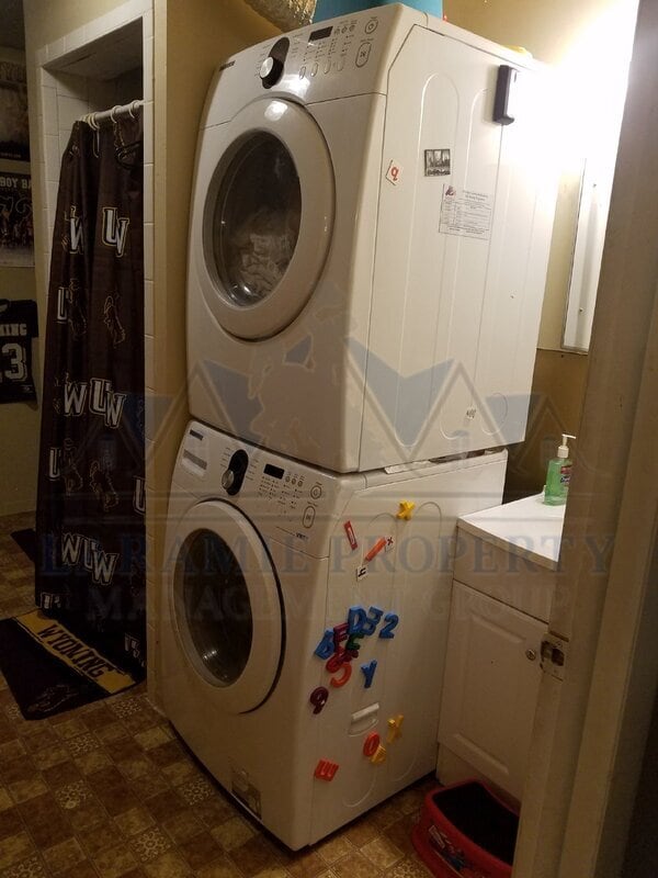 Building Photo - 1318 Shield St