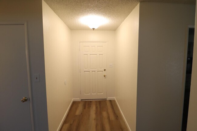 Building Photo - 6347 N Laureen Ave