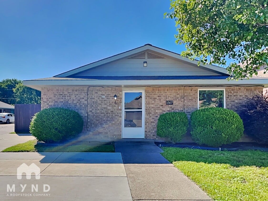 Primary Photo - 1507 Cardinal Dr
