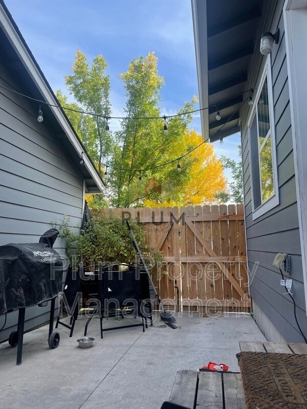 Building Photo - 4400 Martindale Way